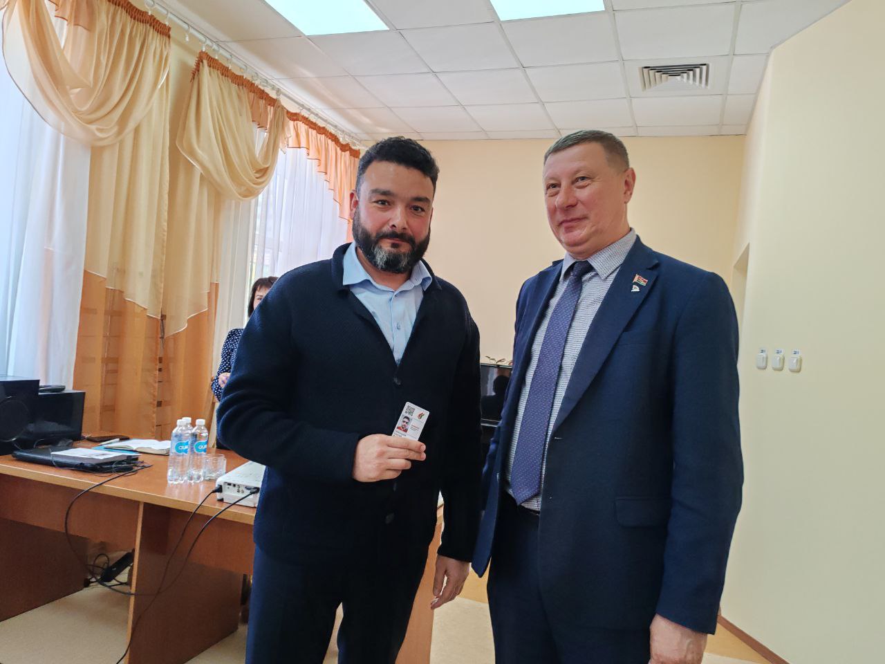 Заместитель генерального директора ОАО «Лидапищеконцентраты» по идеологической и социальной работе Сергей Чебышев получил партийный билет Белорусской партии «Белая Русь».