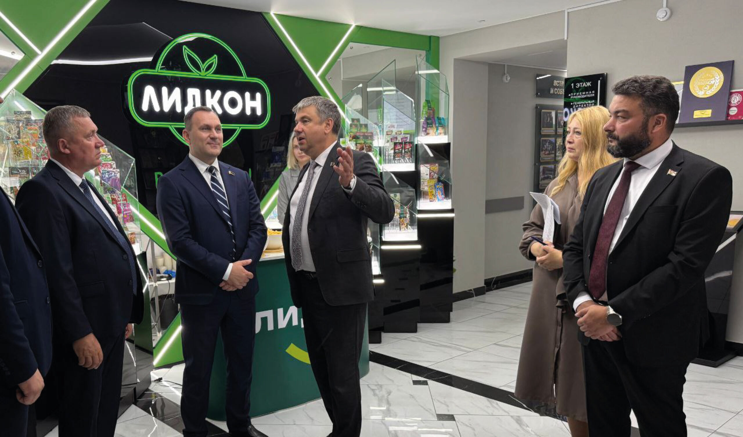 Заместитель премьер-министра Беларуси Юрий Шулейко и председатель концерна «Белгоспищепром» Олег Жидков посетили ОАО «Лидапищеконцентраты»